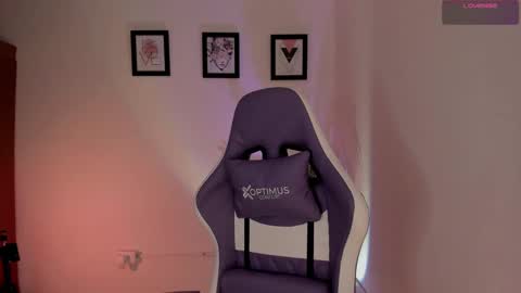 Snapshot of artmist_ chatting on December 11, 2024, 6:52 pm Eli online show from December 11, 2024, 6:52 pm
