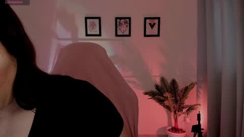 Snapshot of artmist_ chatting on February 4, 2025, 7:11 pm Eli online show from February 4, 2025, 7:11 pm
