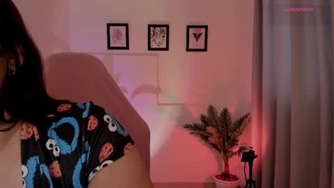 Snapshot of artmist_ chatting on February 18, 2025, 1:00 pm Eli online show from February 18, 2025, 1:00 pm