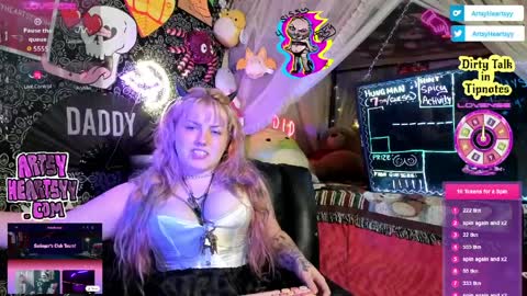 ArtsyHeartsyy online show from April 4, 2026, 1:04 am