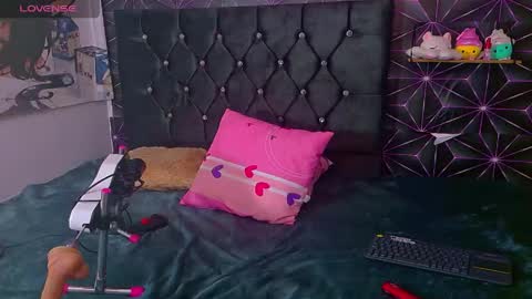 aryahmoon_ks online show from June 5, 2026, 5:36 am