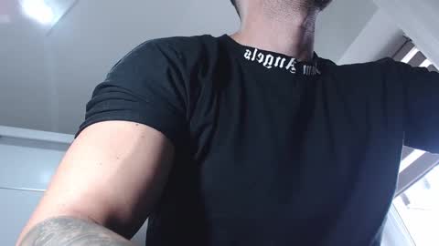 Snapshot of aryanaian1 chatting on November 5, 2025, 11:32 am AryanAian1 online show from November 5, 2025, 11:32 am