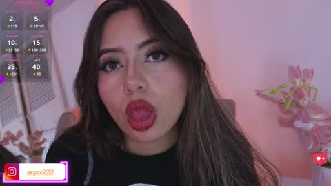 arycooper_ online show from May 19, 2026, 12:22 pm