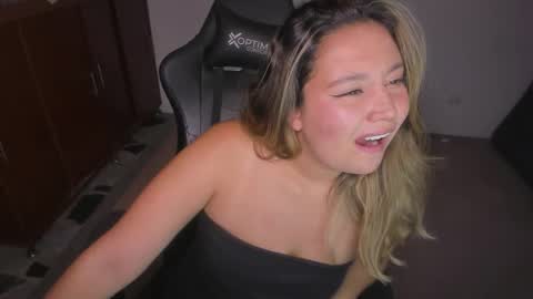 ash_smith1 online show from November 14, 2025, 9:57 pm