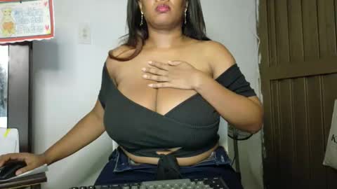 Snapshot of ashanty_1012 chatting on April 11, 2026, 10:25 pm ashanty_1012 online show from April 11, 2026, 10:25 pm