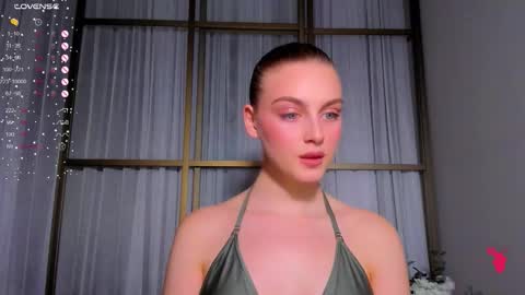 your pretty Ashley online show from December 5, 2025, 5:09 pm