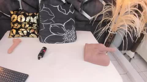 ashley_7777 online show from February 14, 2025, 5:36 pm