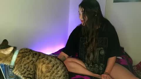 Ashley online show from September 29, 2025, 1:44 am