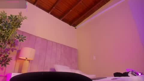 ashley_beaomunt online show from April 17, 2026, 11:13 am