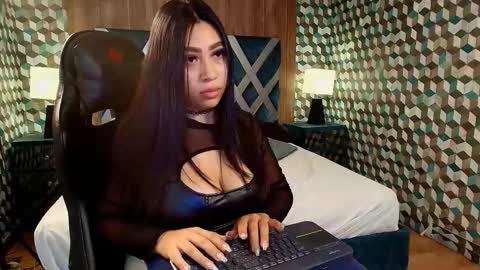 ashley_grahamn online show from November 10, 2025, 9:14 pm