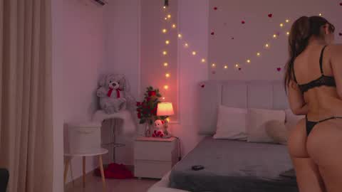  Ashley  online show from April 4, 2026, 9:01 pm