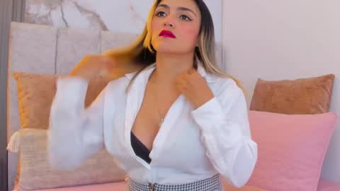 Camila online show from February 7, 2025, 8:20 pm