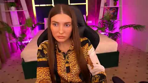 ashleybaee online show from October 23, 2025, 2:16 pm