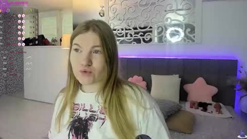 AshleyJonse online show from November 18, 2025, 5:45 am