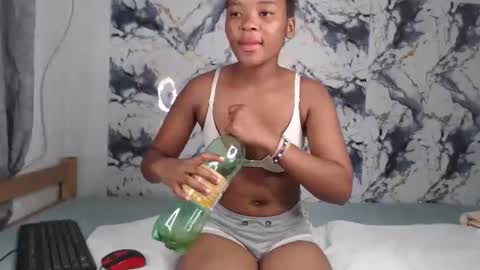 ashleyt255 online show from April 26, 2026, 8:28 pm