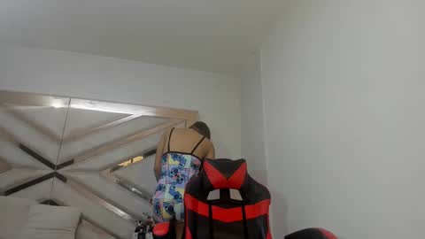 ashleyvanesars online show from October 3, 2025, 1:41 pm