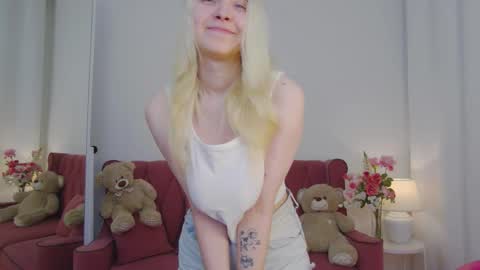 ashly_cherry online show from November 18, 2025, 11:03 am