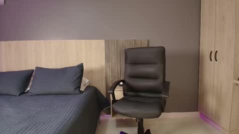 Ashly online show from March 7, 2025, 3:40 am