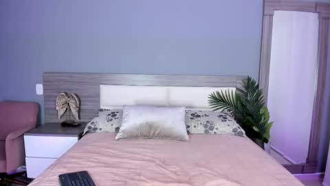 Ashly online show from November 18, 2025, 3:34 am