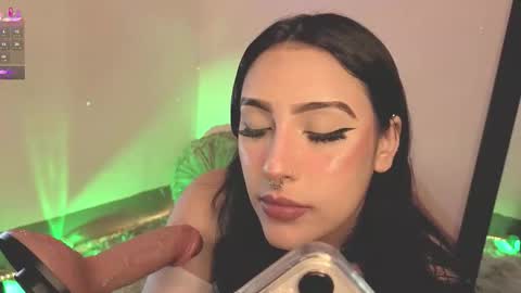 Snapshot of ashlynnlowe_ chatting on November 24, 2025, 7:46 pm Ash online show from November 24, 2025, 7:46 pm