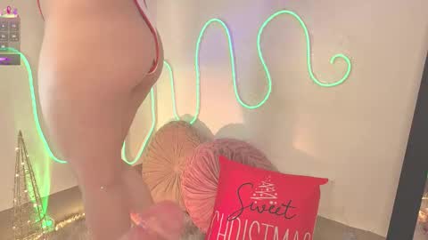 Snapshot of ashlynnlowe_ chatting on December 15, 2025, 7:29 pm Ash online show from December 15, 2025, 7:29 pm