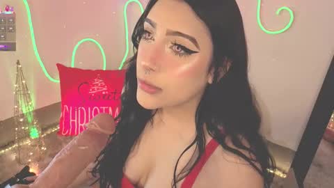 Snapshot of ashlynnlowe_ chatting on December 22, 2025, 7:33 pm Ash online show from December 22, 2025, 7:33 pm