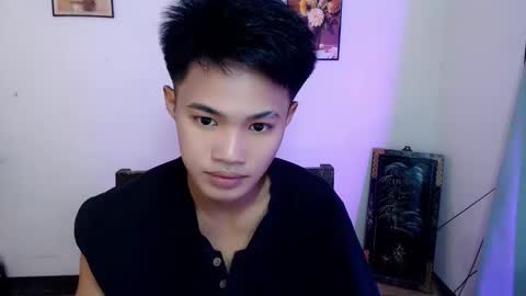 asian_lover05 online show from October 8, 2025, 3:53 pm
