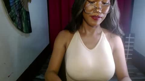 Snapshot of asian_petit19 chatting on January 18, 2025, 5:37 pm Lovely online show from January 18, 2025, 5:37 pm