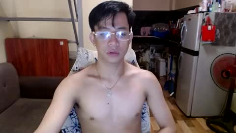 asiandreamboyx online show from February 15, 2025, 12:33 pm
