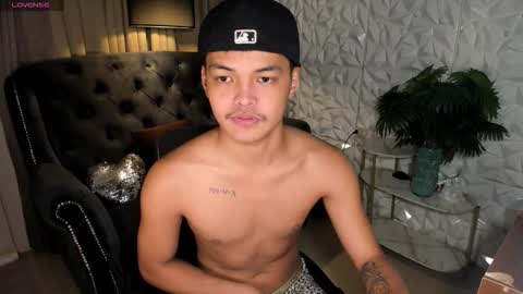 VICTORIA SCOTT online show from November 1, 2025, 5:26 pm