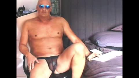 askil8802 online show from April 16, 2026, 7:09 am