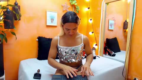 Snapshot of aslyhernandez chatting on December 14, 2024, 11:29 am ASLY online show from December 14, 2024, 11:29 am