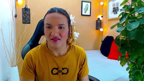 Snapshot of aslyhernandez chatting on September 10, 2025, 11:54 am ASLY online show from September 10, 2025, 11:54 am