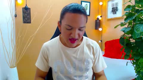 Snapshot of aslyhernandez chatting on September 17, 2025, 12:07 pm ASLY online show from September 17, 2025, 12:07 pm