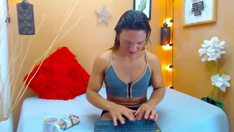 Snapshot of aslyhernandez chatting on September 27, 2025, 1:27 pm ASLY online show from September 27, 2025, 1:27 pm