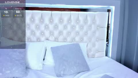 A S L Y   S A N D E R online show from October 29, 2025, 5:10 am