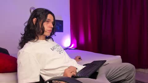 asmodeuszz online show from February 16, 2025, 8:43 am