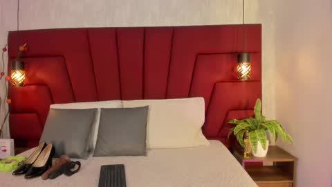 instagramsoofiaa giraldo online show from December 2, 2025, 7:31 pm