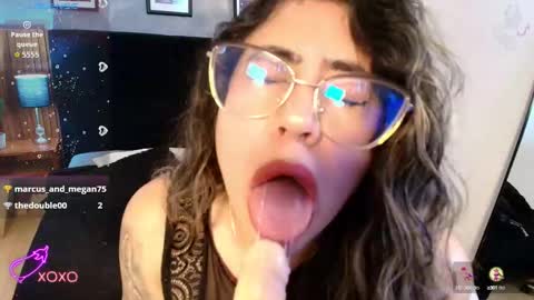 Snapshot of asshley_tyler chatting on September 15, 2025, 7:14 pm ash online show from September 15, 2025, 7:14 pm