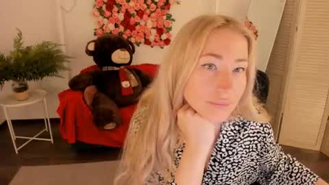 astramonroe online show from May 24, 2026, 10:31 am