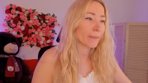 astramonroe online show from June 3, 2026, 7:11 am
