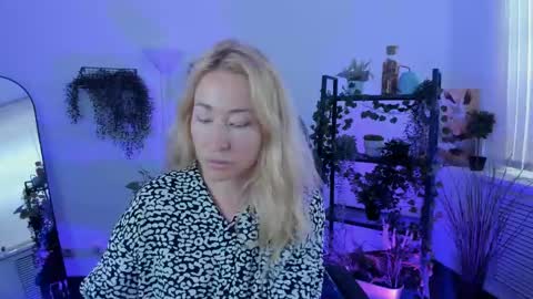 astramonroe online show from June 8, 2026, 10:04 am