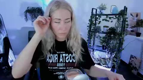 astramonroe online show from June 16, 2026, 10:18 am