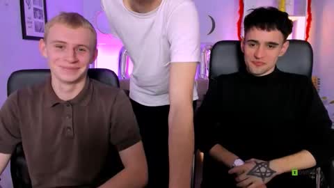 Snapshot of astren_villo chatting on February 5, 2026, 8:13 pm astren online show from February 5, 2026, 8:13 pm