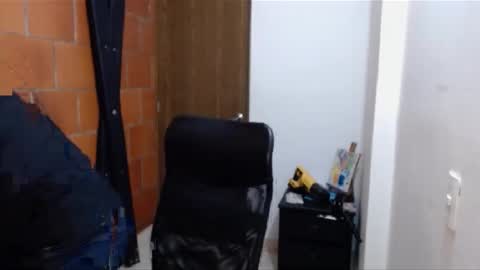 Snapshot of astton_nick chatting on March 4, 2025, 2:17 am Nick Astton online show from March 4, 2025, 2:17 am