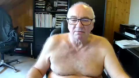 asusandy online show from January 4, 2025, 11:00 am