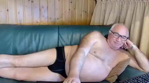 asusandy online show from March 11, 2025, 3:02 pm