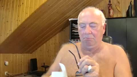 asusandy online show from September 11, 2025, 9:15 pm