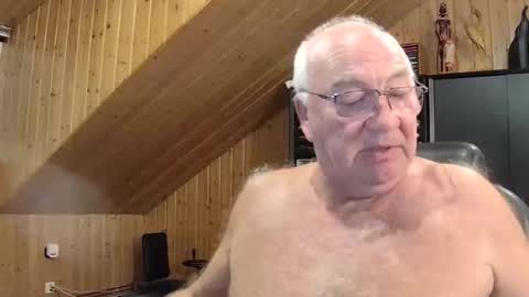 asusandy online show from September 15, 2025, 9:37 pm