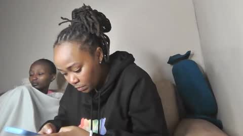 atara_seren online show from May 26, 2026, 9:49 am
